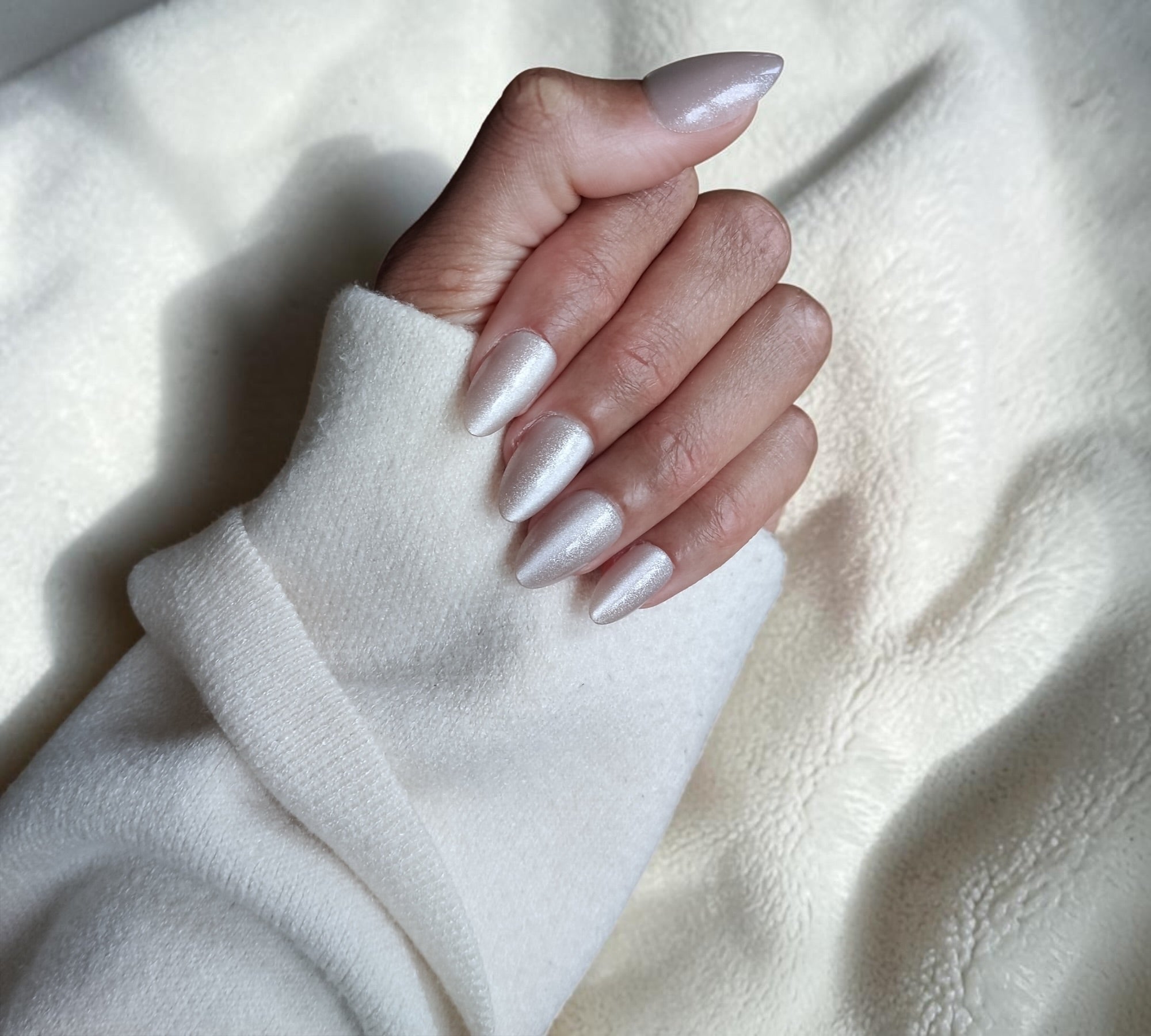 Press-On Nails – Cat Eye Champagne Glow | Short Almond | Touch of Capital Nails